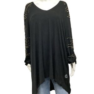 Double D Ranch V Neck Long Sleeve Studded Top Size: 1X